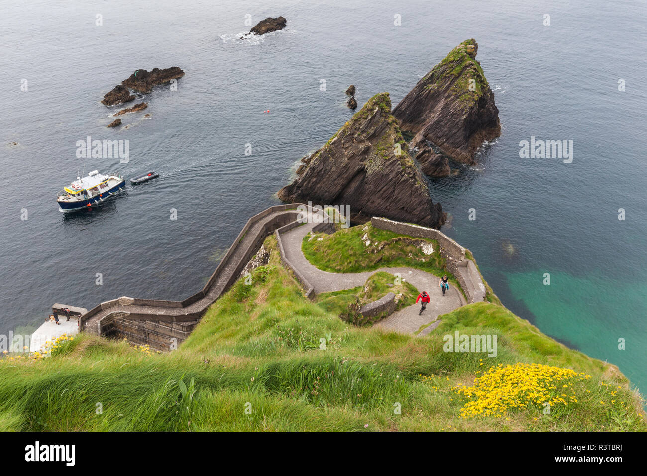 L'Irlande, le comté de Kerry, péninsule de Dingle, Slea Head, Dunquin, augmentation de la vue sur la jetée de Dunquin Banque D'Images