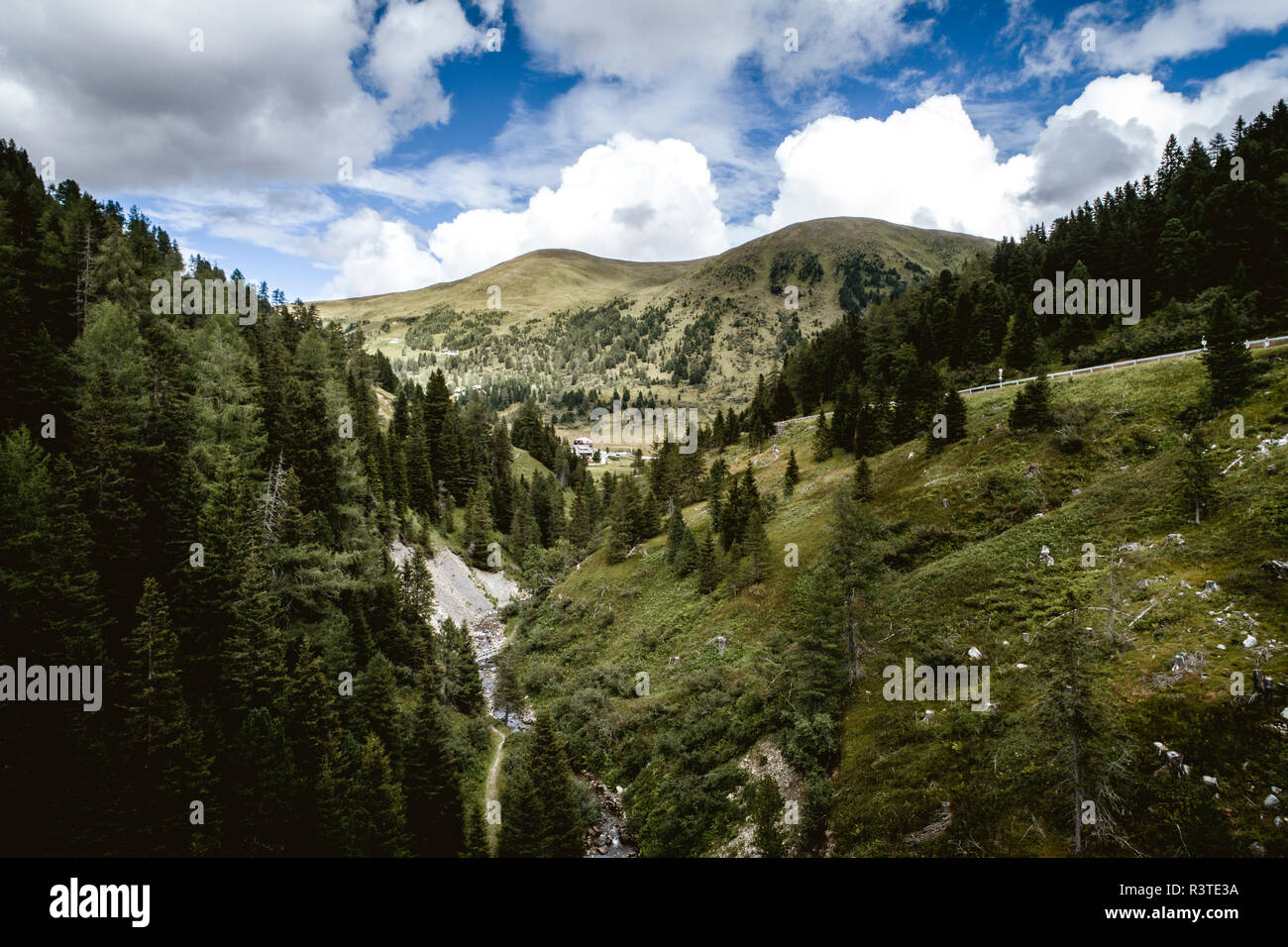 L'Autriche, la Carinthie, montagnes Nock, Innerkrems, drone aérien vol au dessus du canyon Donner Banque D'Images