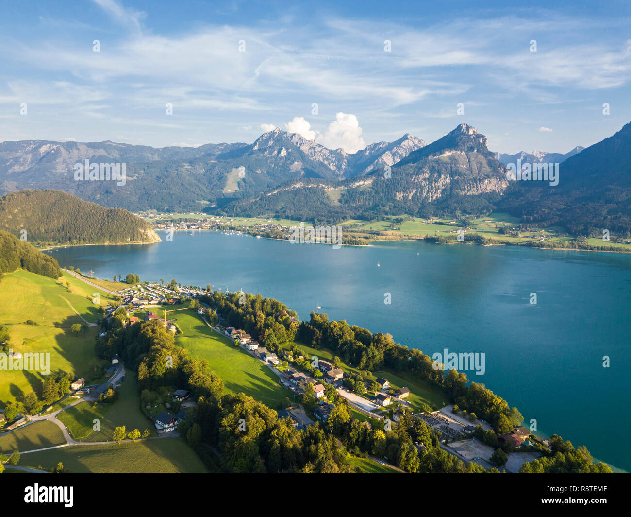 L'Autriche, Salzkammergut, Sankt Wolfgang, vue aérienne du lac Wolfgangsee Banque D'Images