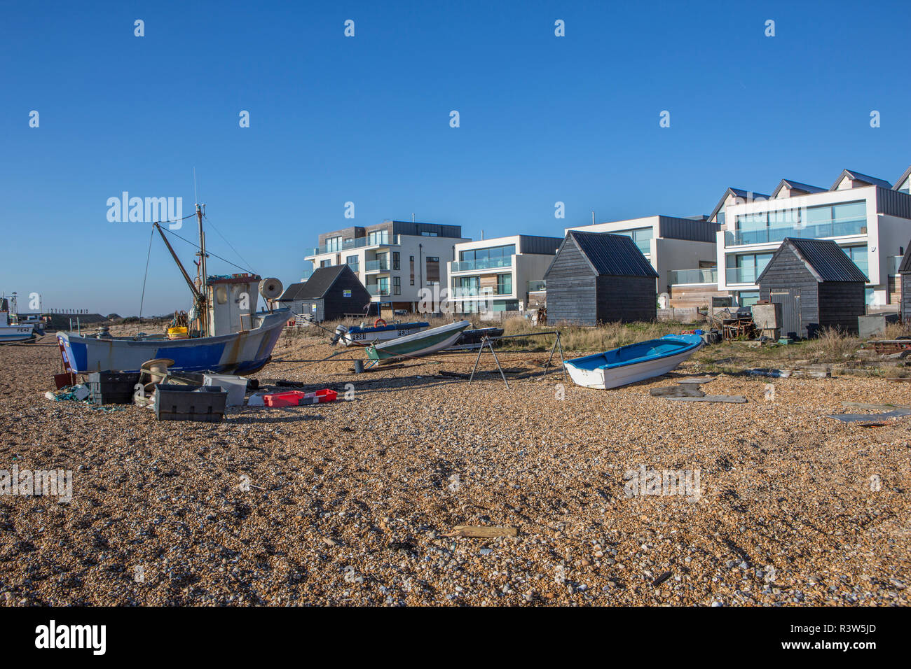 Nouveaux appartements sur un groupe de la plage des pêcheurs Banque D'Images