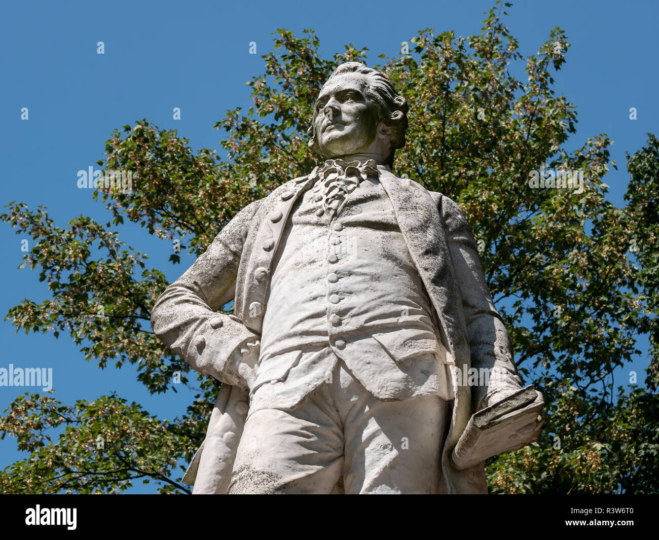 Statue du monument de Lessing, Allemand : Lessing-Denkmal, écrivain de Gotthold Ephraim Lessing à Tiergarten à Berlin, Allemagne Banque D'Images