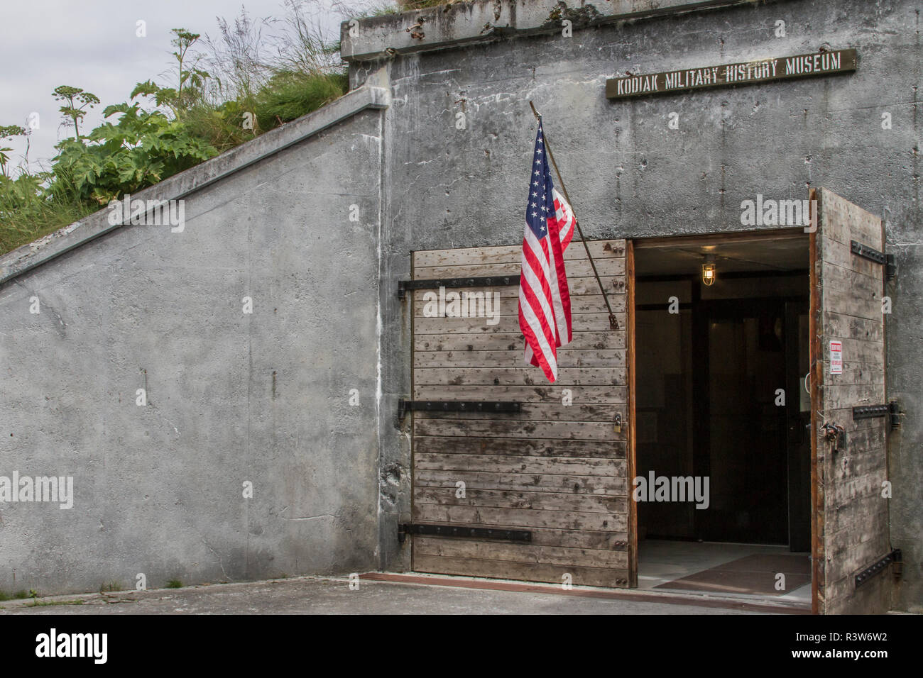 USA, Alaska, Kodiak Kodiak, Musée d'histoire militaire. entrée de munitions prêtes à Miller Bunker à Fort Point Abercrombie. Banque D'Images