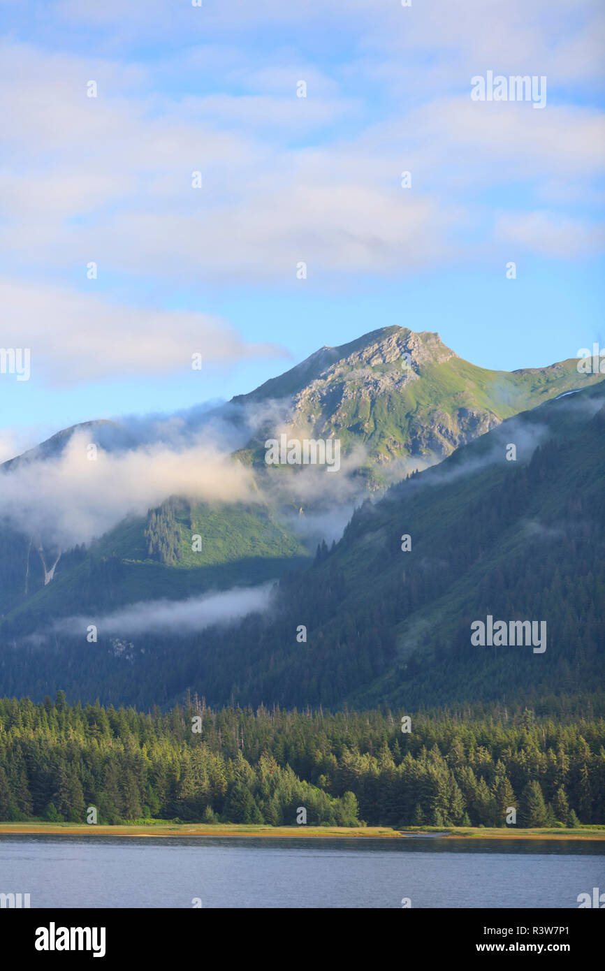 Vue panoramique près de la ville de Tenakee Tenakee Springs, Inlet, le passage de l'intérieur, le sud-est de l'Alaska, USA Banque D'Images