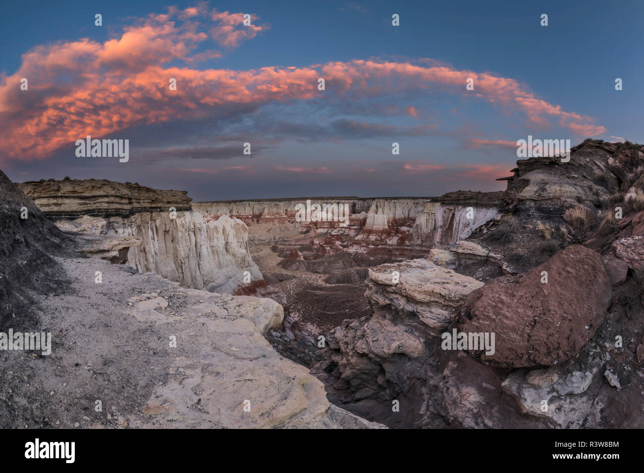 Coal Mine Canyon au coucher du soleil, près de Tuba City, Arizona, une partie de l'Moenkopi Washington se trouve entre la Réserve Navajo et Hopi Banque D'Images