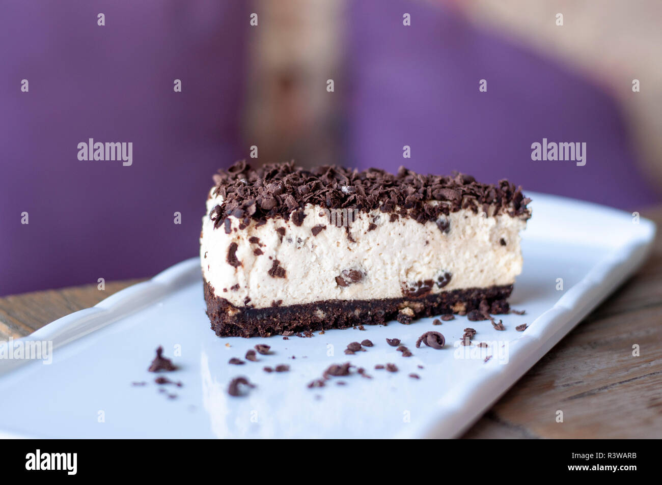 Baileys Gateau Avec Morceaux De Chocolat Sur Bois Photo Stock Alamy