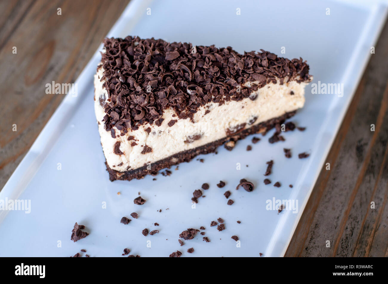 Baileys Gateau Avec Morceaux De Chocolat Sur Bois Photo Stock Alamy