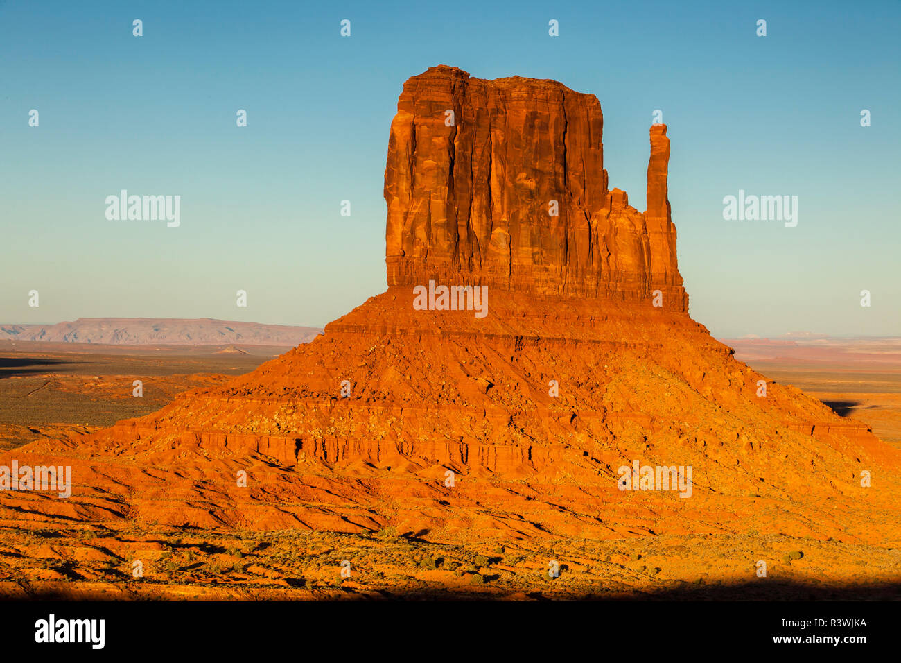 USA, Arizona. Monument Valley. West Mitten Butte au coucher du soleil Banque D'Images