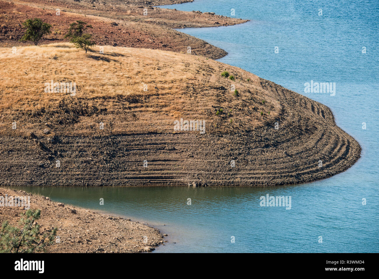 USA en Californie. Pas d'eau pas de vie, la sécheresse en Californie 5 expédition. Le lac Don Pedro, avec une baignoire d'anneau" présentant un faible niveau en raison de la sécheresse de 5 ans Banque D'Images