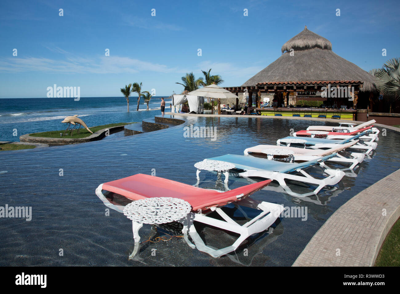 Mexique, Baja California Sur, Todos Santos, Cerritos Beach. À la piscine, qui surplombe la plage. (PR) Banque D'Images