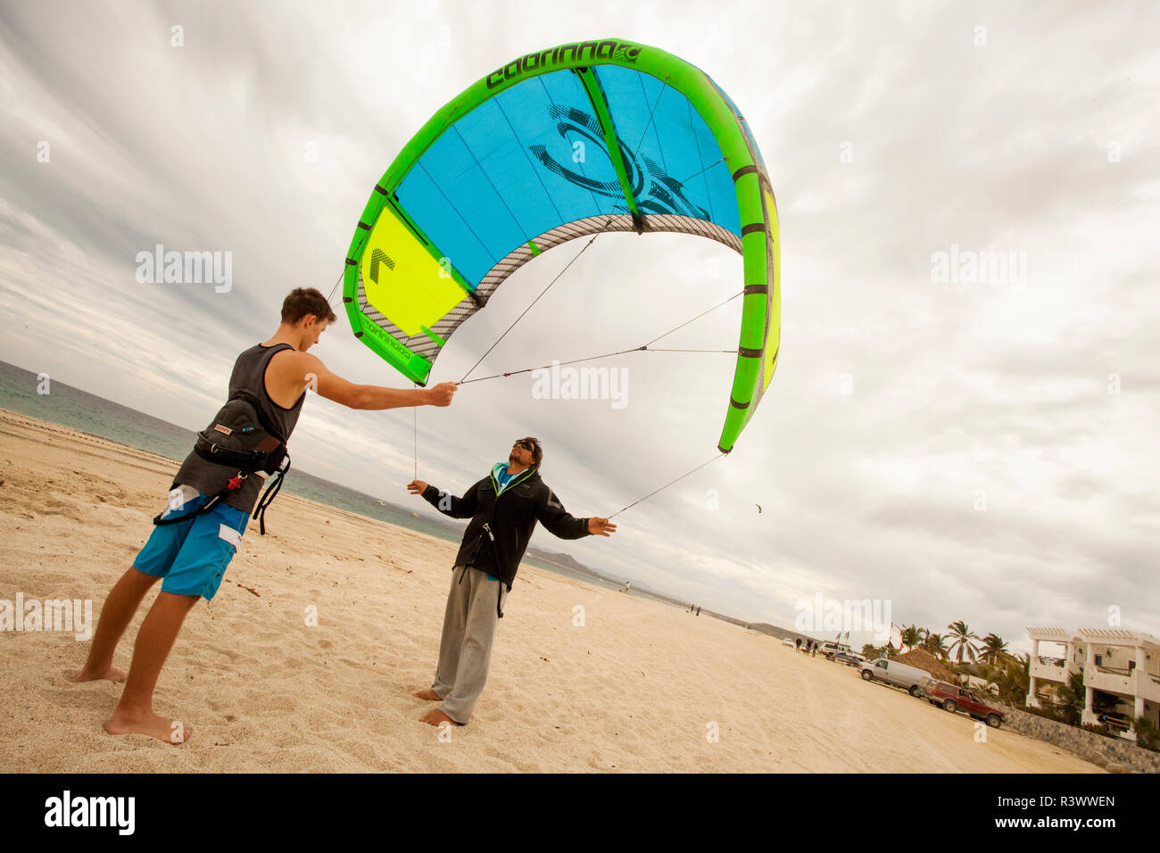 Mexique, Baja California Sur, Todos Santos, Cerritos Beach. Le kite surf leçon. Banque D'Images