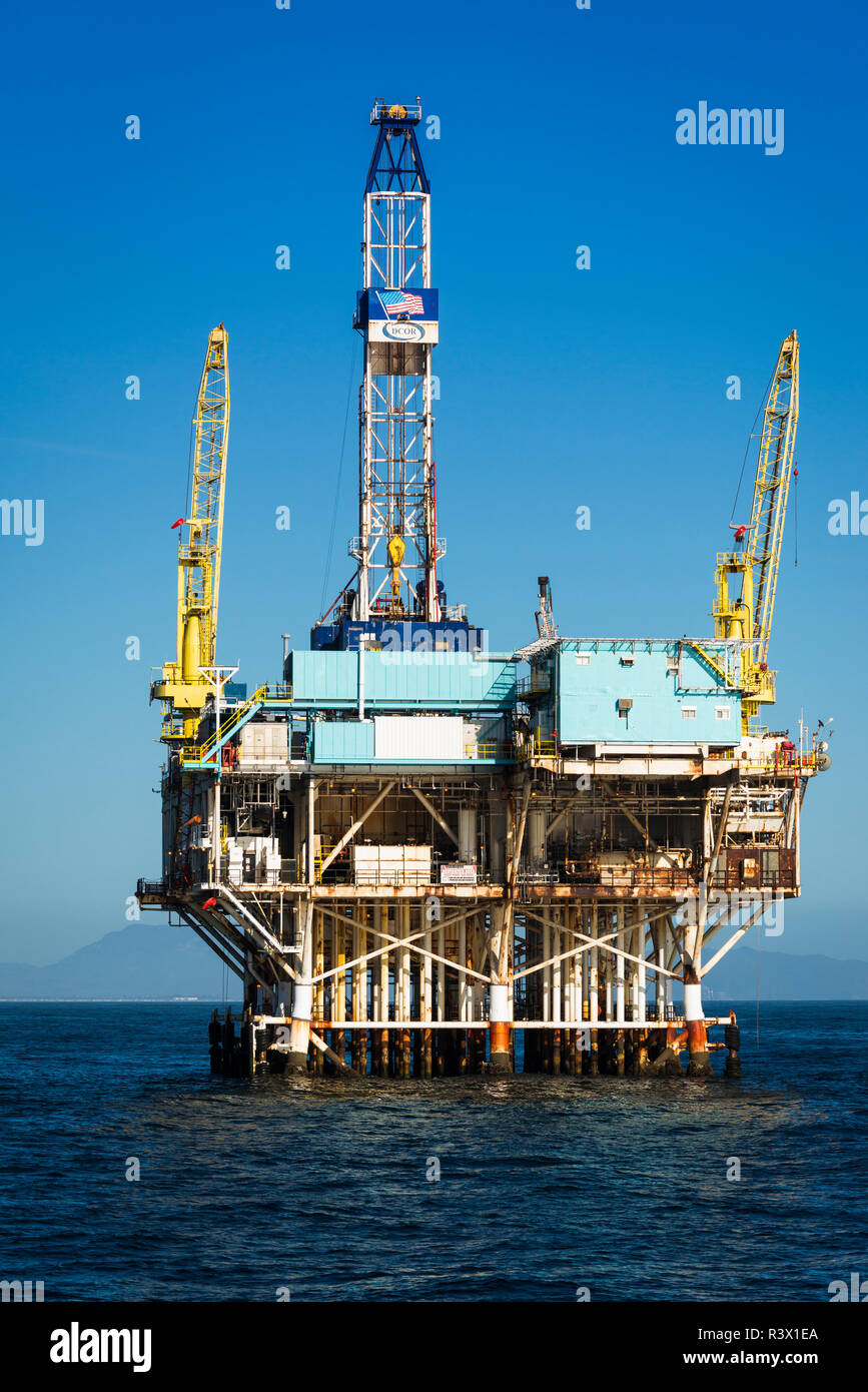 Plate-forme pétrolière off-shore, Santa Barbara Channel, Ventura, Californie, USA Banque D'Images