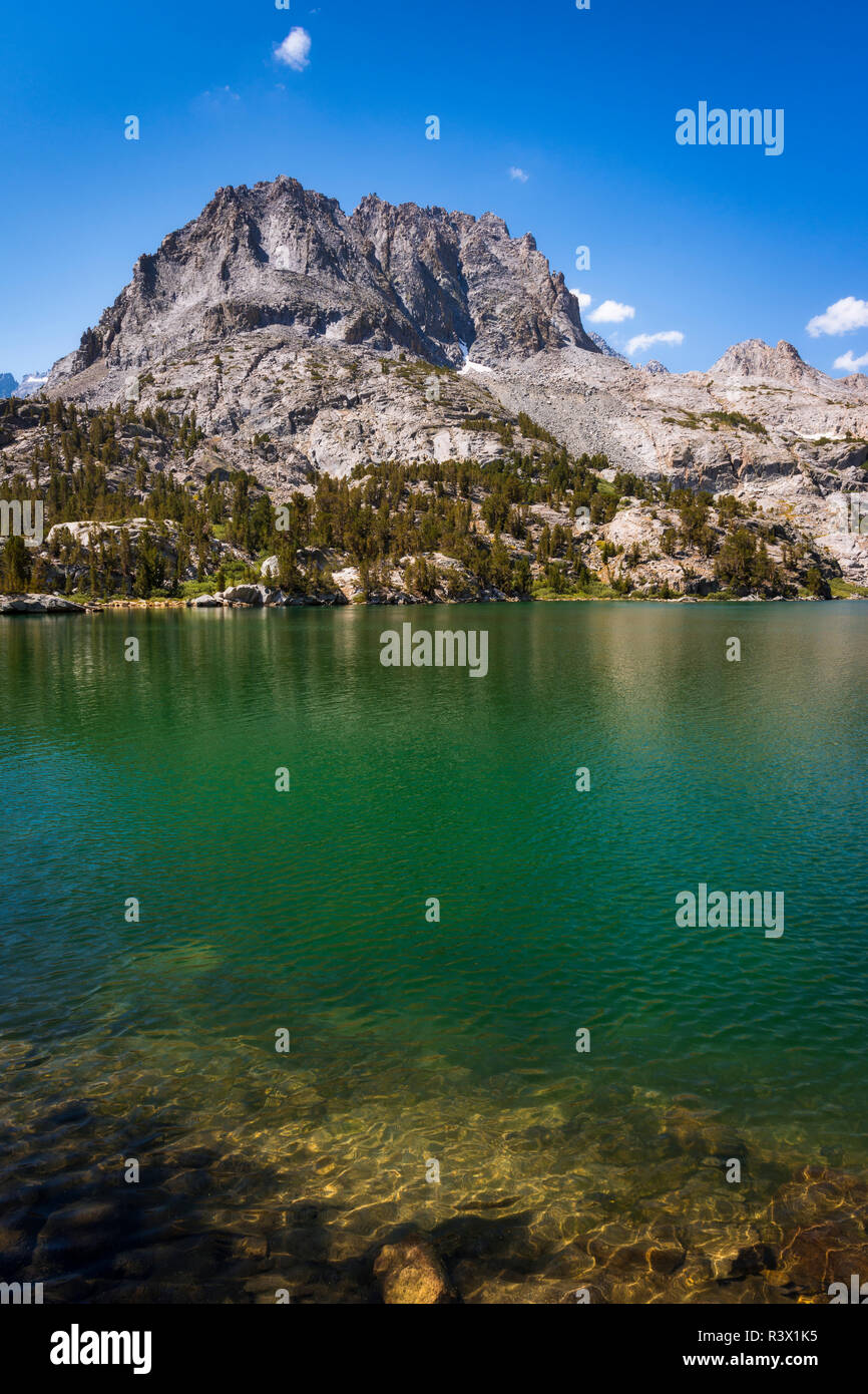 Mont Robinson au-dessus de Big Pine Lake Numéro 5, John Muir Wilderness, la Sierra Nevada, en Californie, USA Banque D'Images