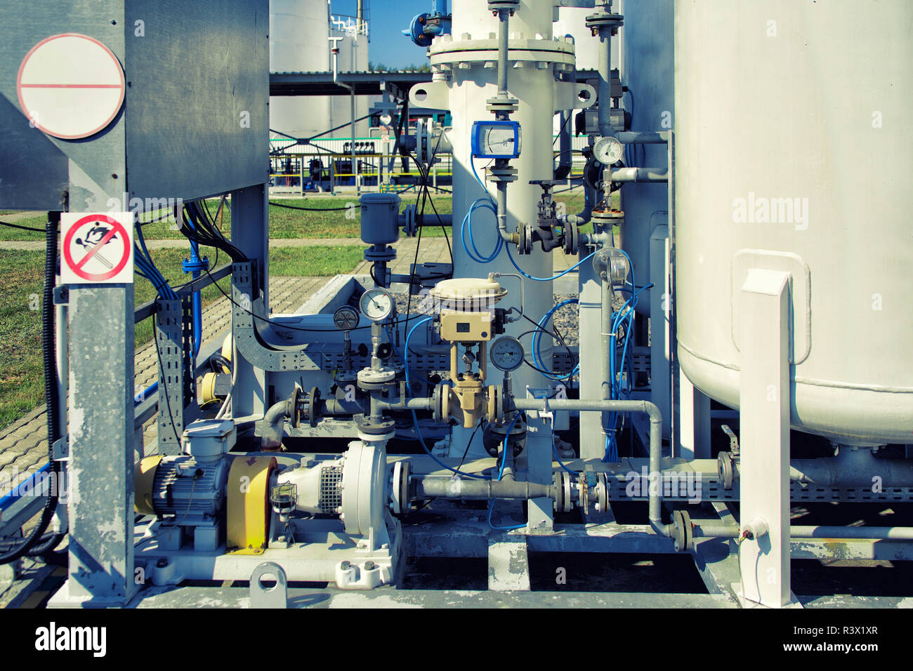 Jauge de pression psi mètre de tuyau et soupapes du circuit d'huile Banque D'Images