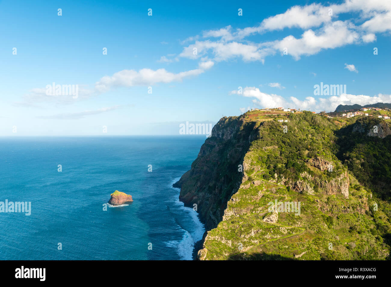 Cabo Aereo outlook au falaises côtières, Sao Jorge, Madeira, Portugal Banque D'Images