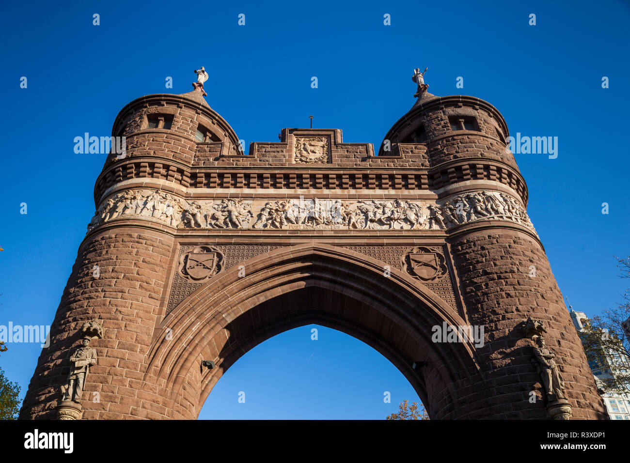 USA, New York, Hartford, Bushnell Park, soldats et marins Memorial Arch, automne Banque D'Images