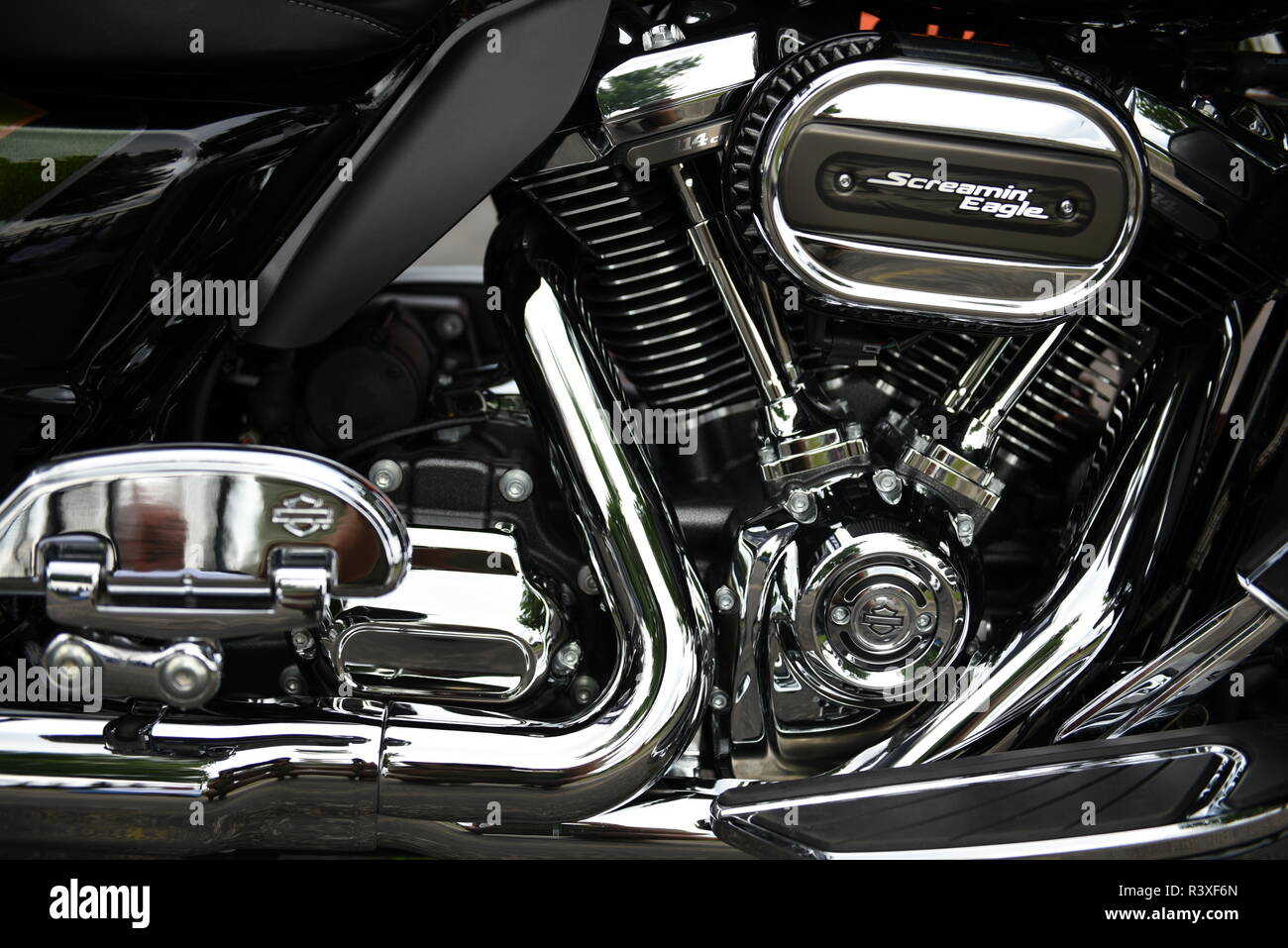 Harley Davidson moto Screamin' Eagle assemblée moteur isolé, vue en gros  plan Photo Stock - Alamy