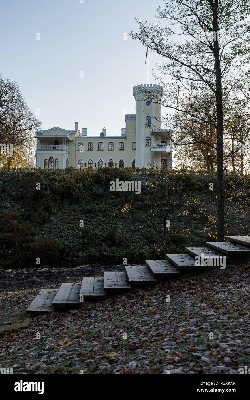 L'automne à Keila Joa Manor. Château en Estonie, l'environnement naturel et historique Banque D'Images