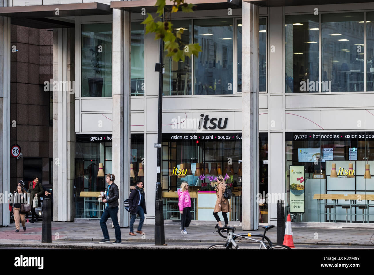 Fast food shop, Itsu 1 Finsbury Square, Londres, Angleterre, Royaume-Uni Banque D'Images Fast food shop, Itsu 1 Finsbury Square, Londres, Angleterre, Royaume-Uni Banque D'Images