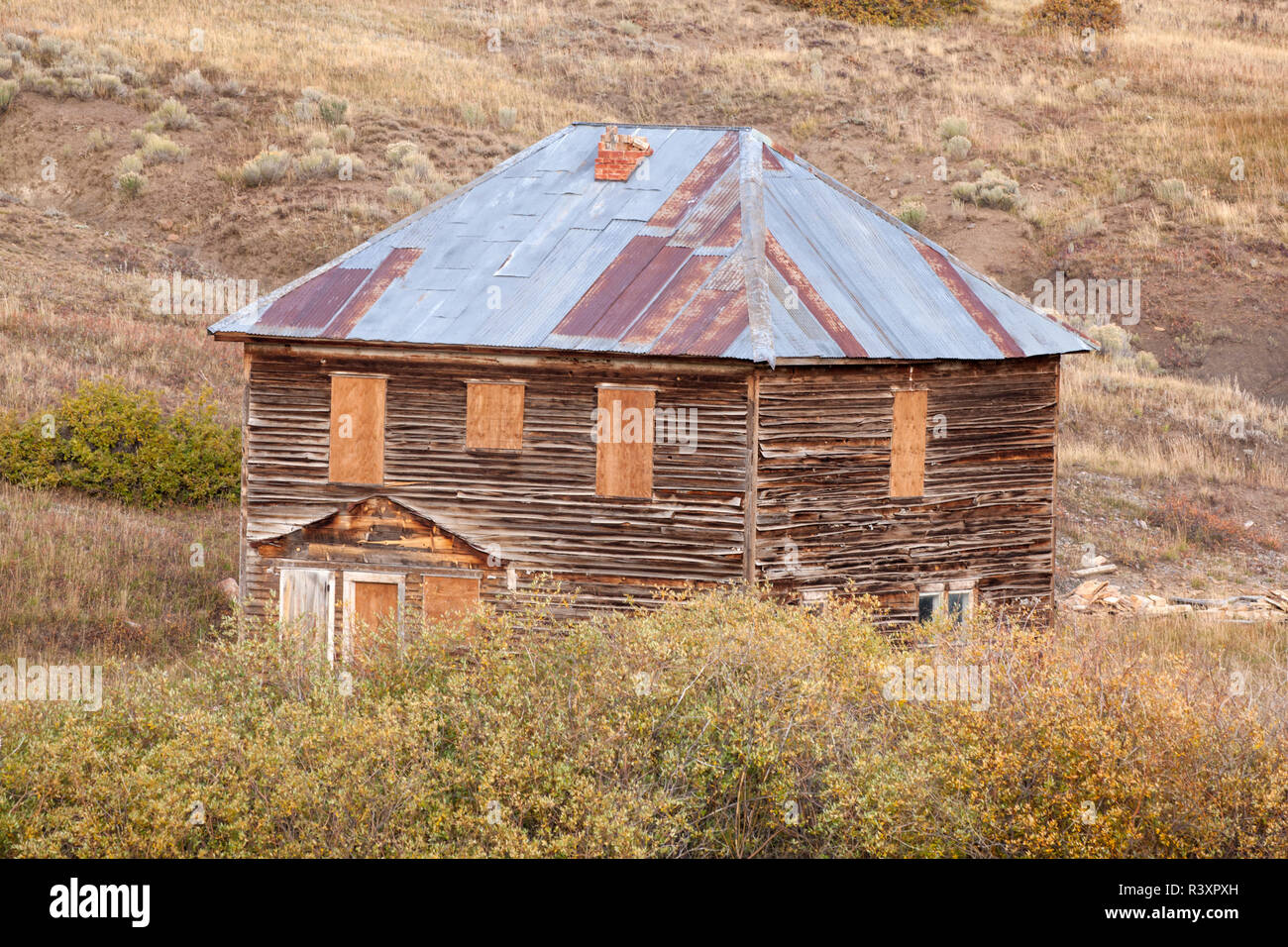 USA, Californie, San Juan Mountains. Ranch maison abandonnée. Banque D'Images