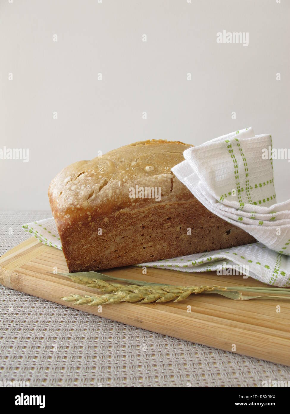 Boîte à lumière du pain avec la farine orthographié de la machine à pain Banque D'Images