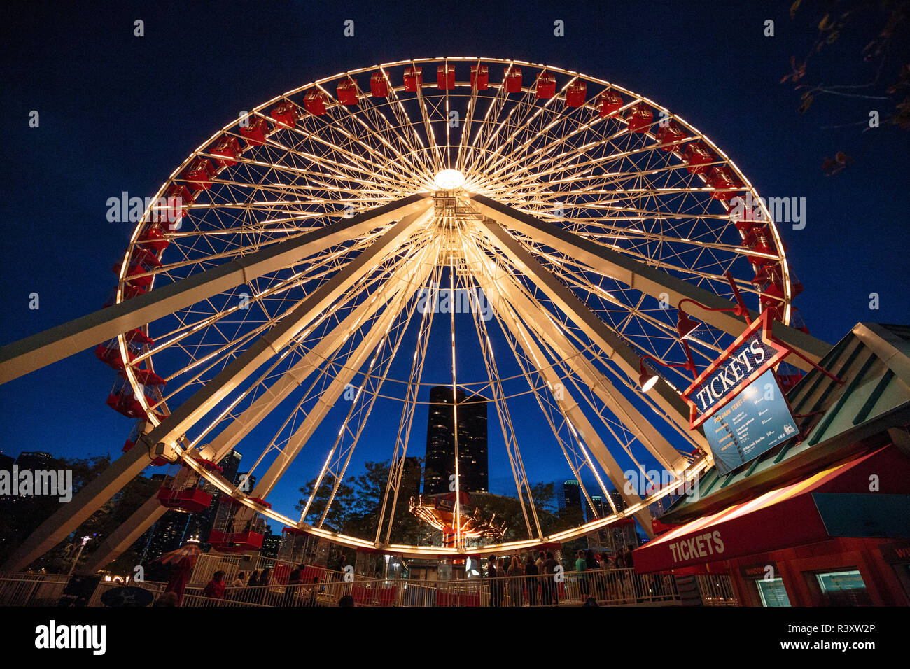 Chicago, Illinois, USA. La grande roue à Chicago's Navy Pier. Banque D'Images