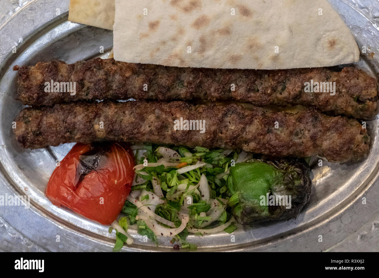 Servant d'Urfa traditionnel kebab à Gaziantep, Turquie Banque D'Images