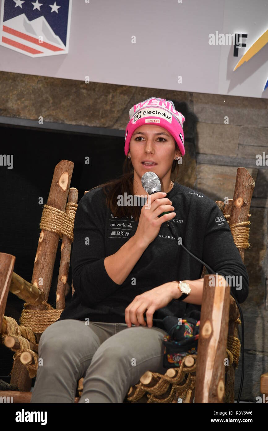 Killington, Vermont, USA. 23 Nov 2018. Wendy Holdener de Suisse répond aux questions des médias lors d'une conférence de presse avant la coupe à Killington Killington Ski Resort le 23 novembre 2018 à Killington, Vermont. Crédit : Anton Oparin/Alamy Live News Banque D'Images