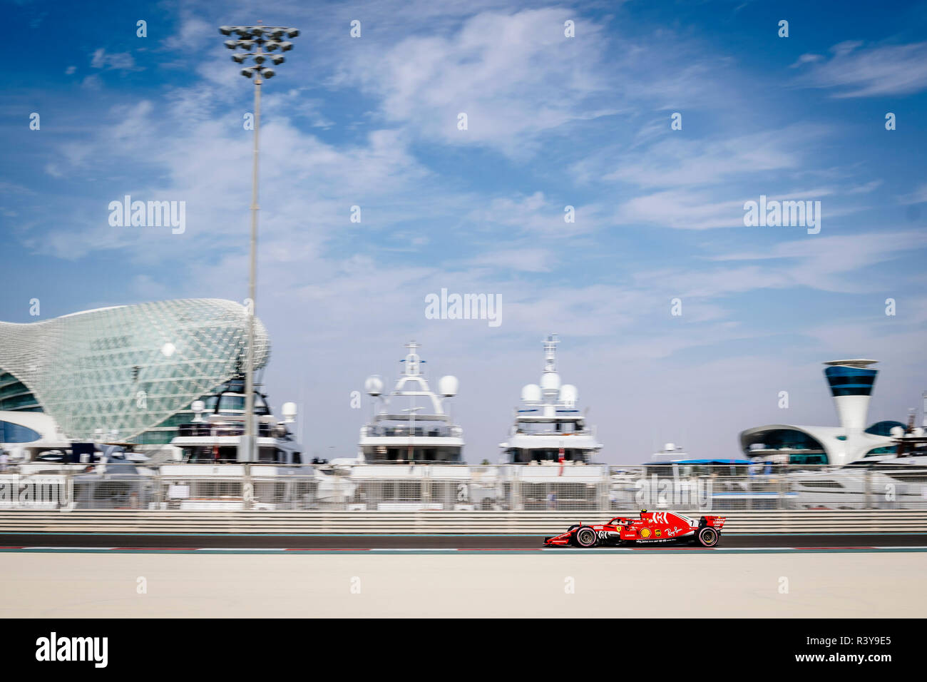 Abu Dhabi, EAU. 24 Nov 2018. La Scuderia Ferrari pilote Finlandais Kimi Raikkonen fait concurrence au cours de la troisième session de la pratique de la Formule 1 Grand Prix d'Abu Dhabi au Circuit de Yas Marina à Abu Dhabi, Emirats Arabes Unis le 24 novembre 2018. Crédit photo : Jure Makovec : Jure Makovec/Alamy Live News Banque D'Images