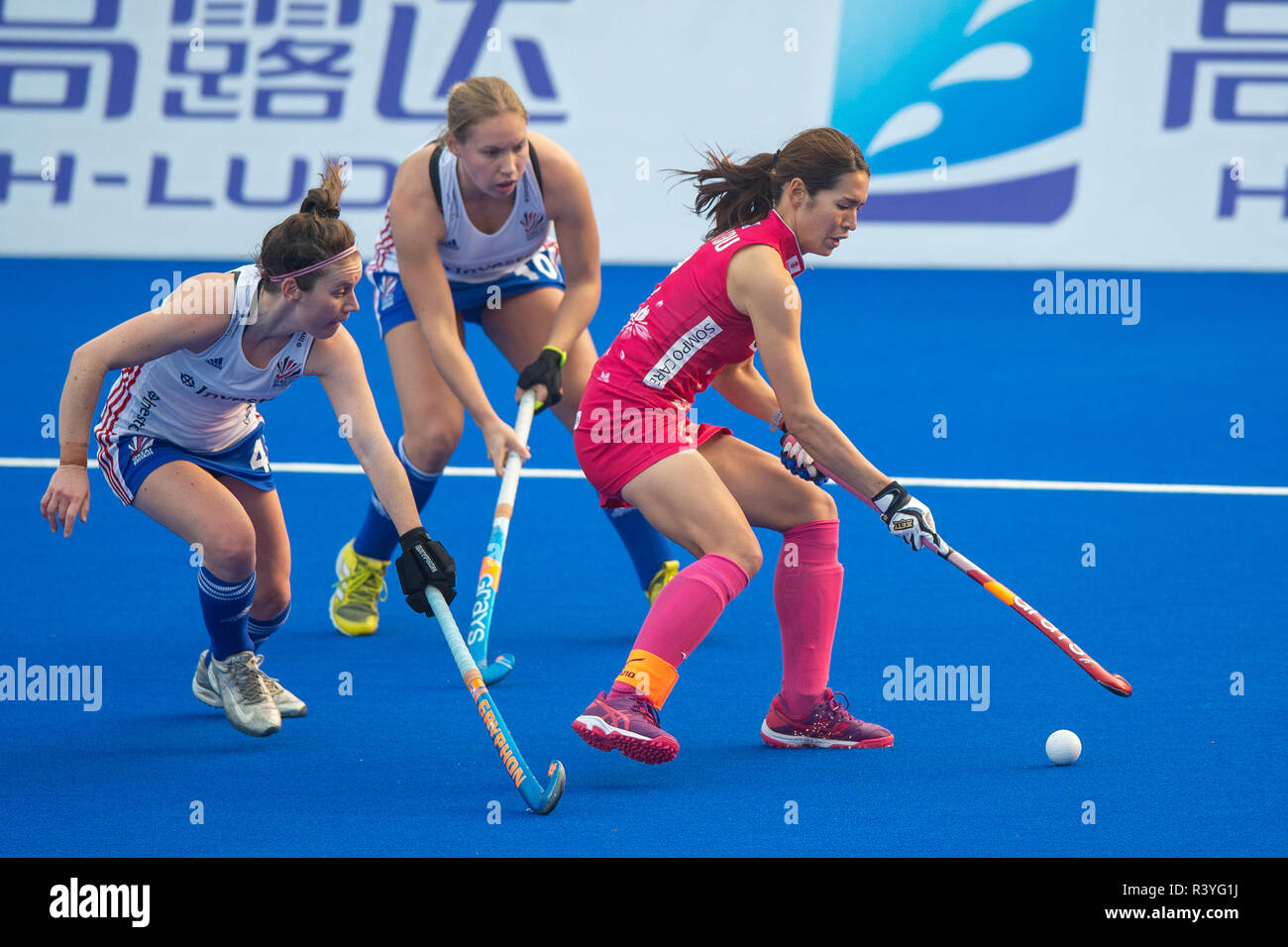 Changzhou, Chine 25 novembre 2018 Trophée des champions de hockey Japon v Grande-bretagne Laura Unsworth de Grande-Bretagne, Sarah Robertson de Grande-Bretagne, Natsuki Naito du Japon : Crédit photos Orange vof/Alamy Live News Banque D'Images