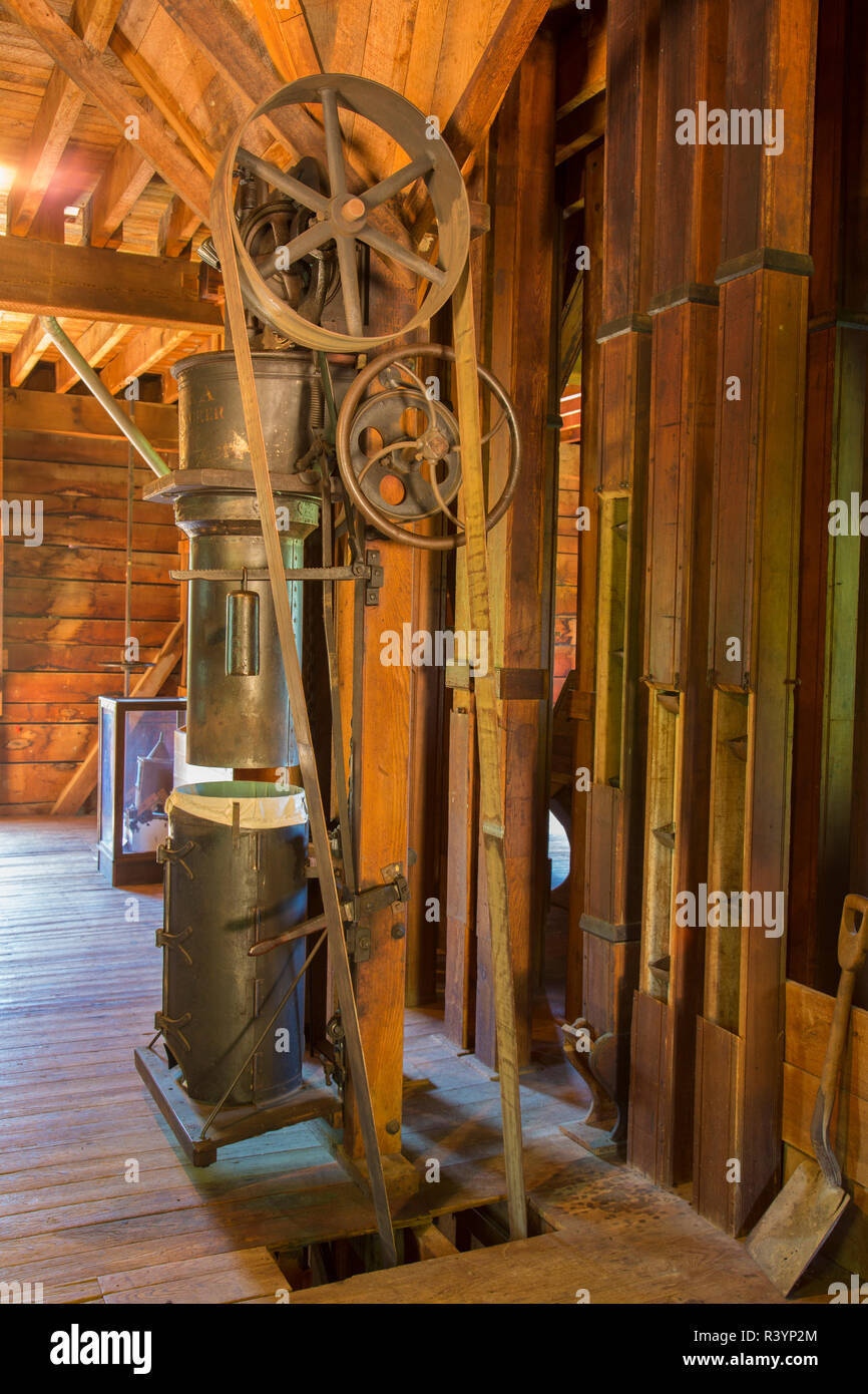 L'intérieur de l'équipement de mouture ancien moulin, Dillard Dillard, Missouri Banque D'Images