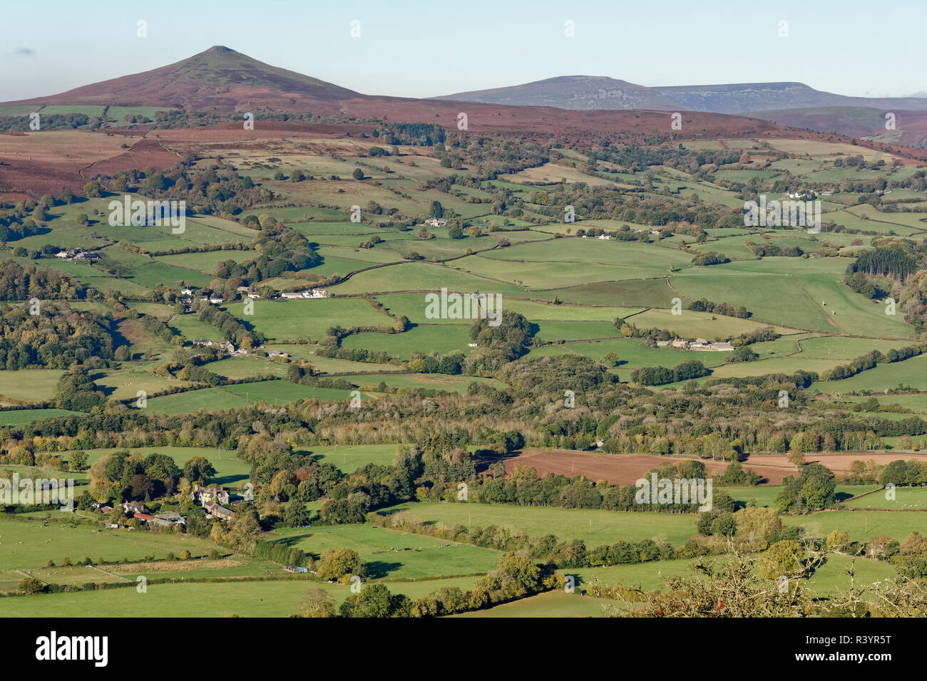 Le Pain de Sucre (596M), Abergavenny Montagnes Noires outlier vu de l'Ysgyryd Fawr Monmouthshire, Wales Banque D'Images