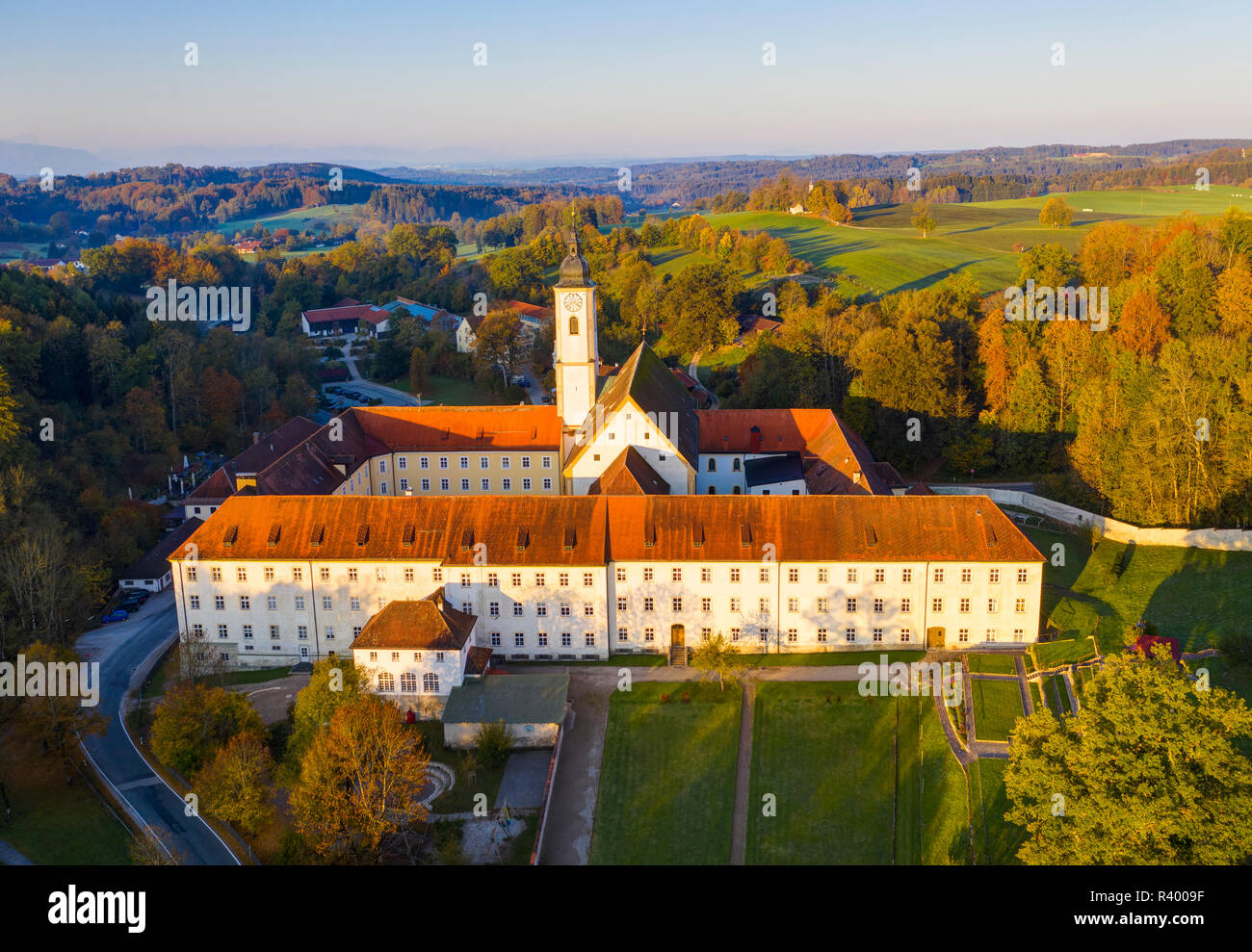Monastère de Dietramszell, Dietramszell, drone abattu, Tölzer Land, Upper Bavaria, Bavaria, Germany Banque D'Images