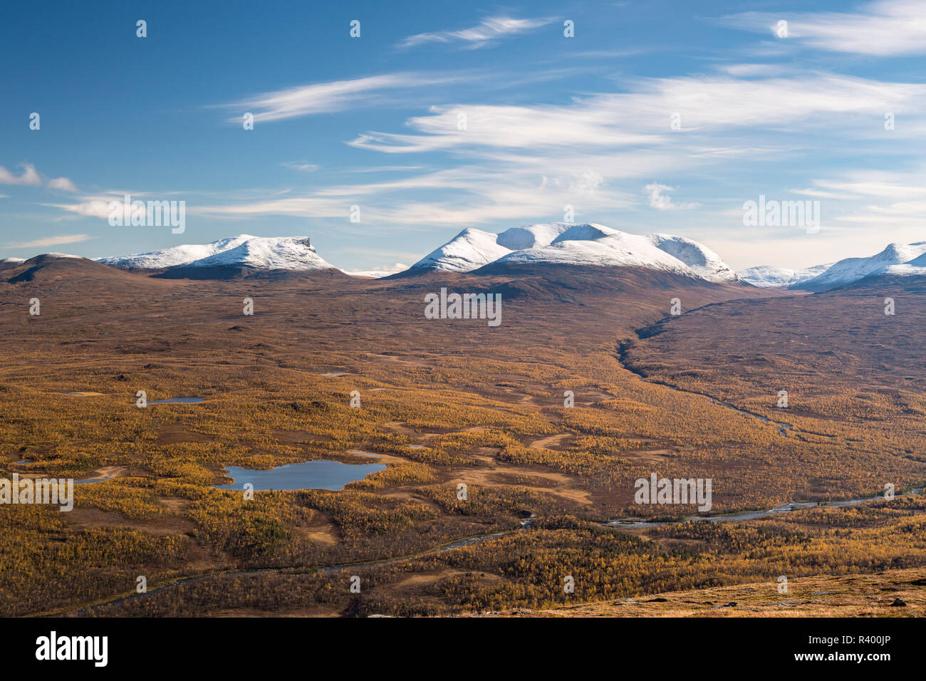 Vue depuis le sommet de la montagne Nuolja sur l'Abisko National Park, mountain group Lapporten, Norrbotten, Laponia Banque D'Images