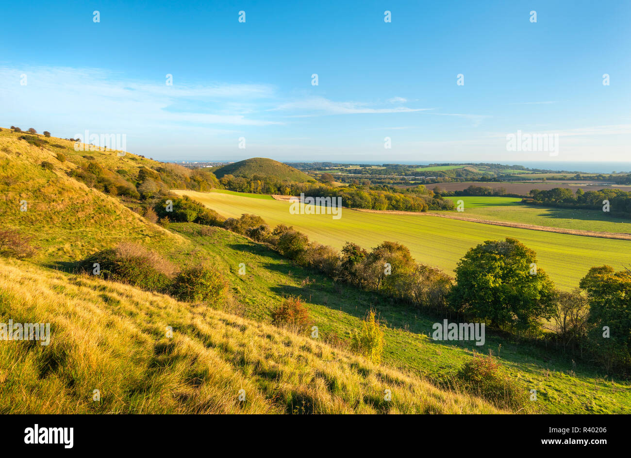 Une vue de la Kent Downs près de Folkestone vers l'emblématique forme d'un pavillon d'Hill. Banque D'Images