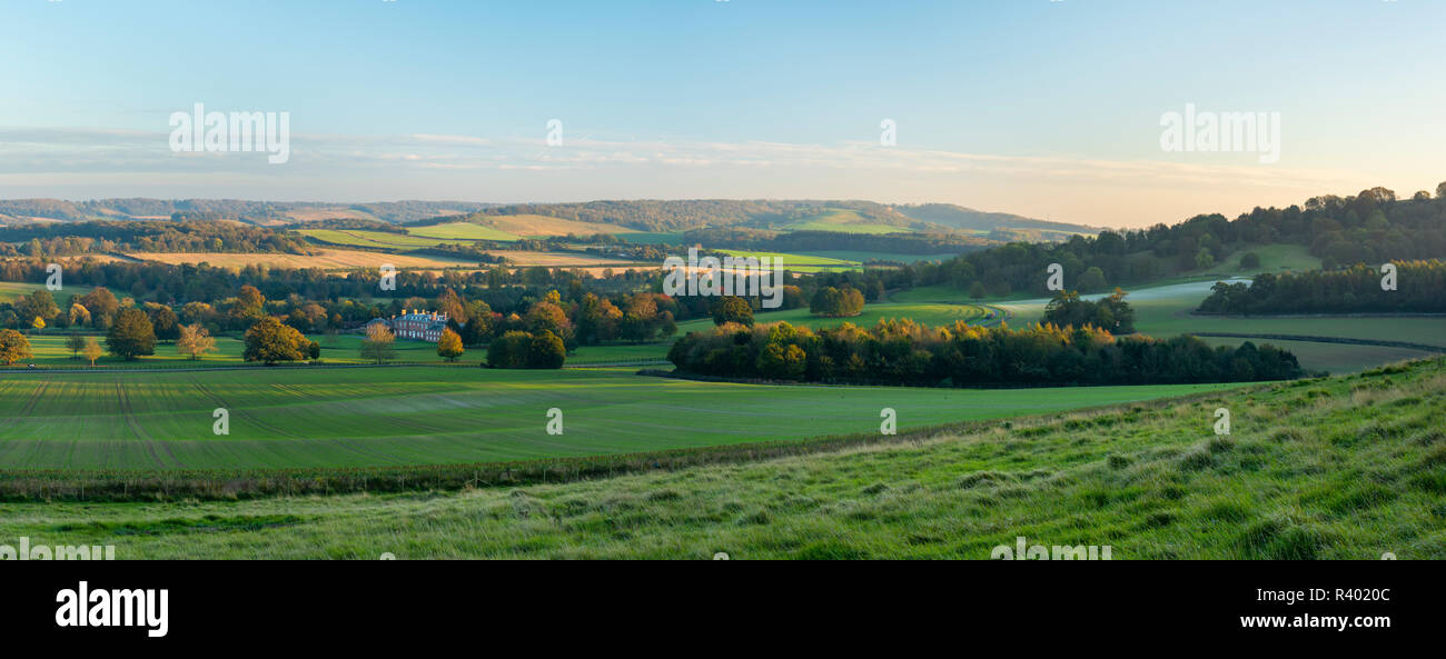 Une vue automnale de Godmersham Park dans le Kent Downs, une maison qui a des associations avec Jane Austen. Banque D'Images