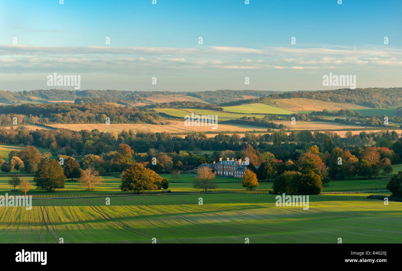 Une vue automnale de Godmersham Park dans le Kent Downs, une maison qui a des associations avec Jane Austen. Banque D'Images