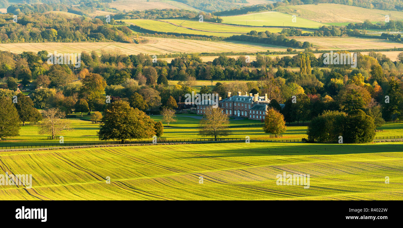 Une vue automnale de Godmersham Park dans le Kent Downs, une maison qui a des associations avec Jane Austen. Banque D'Images