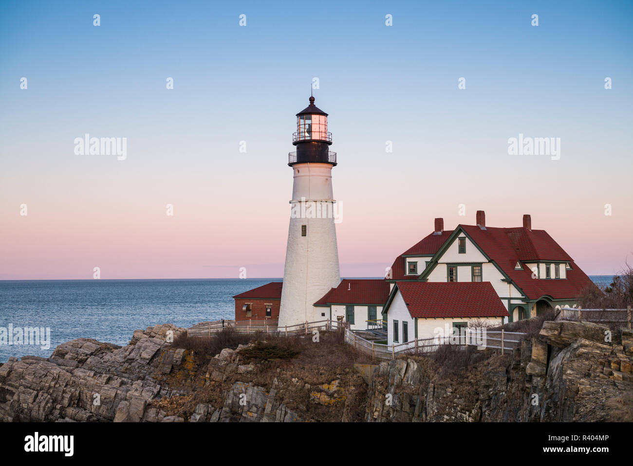 USA, Maine, Portland, Cape Elizabeth, Portland Head Light, phare au crépuscule Banque D'Images