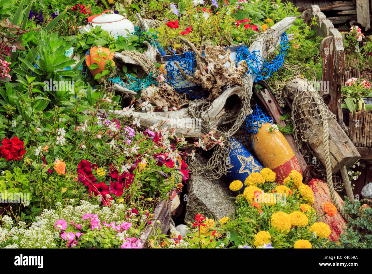 L'établissement nautique avec des fleurs et des bouées, Rockport Harbor, Rockport, Massachusetts Banque D'Images