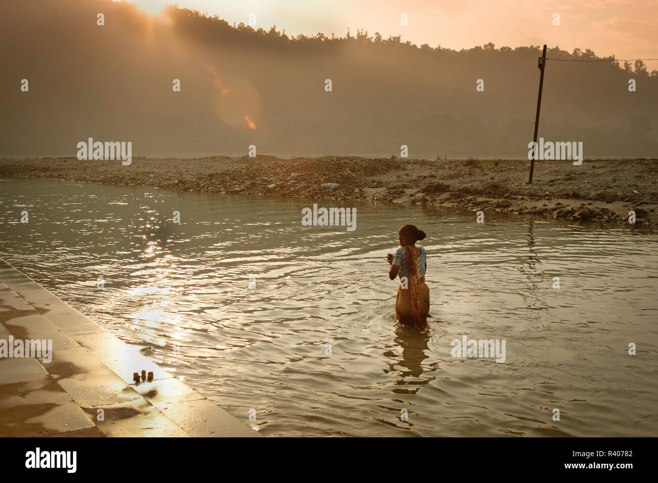 La prière du matin Gange sacré. Rishikesh, Inde Banque D'Images