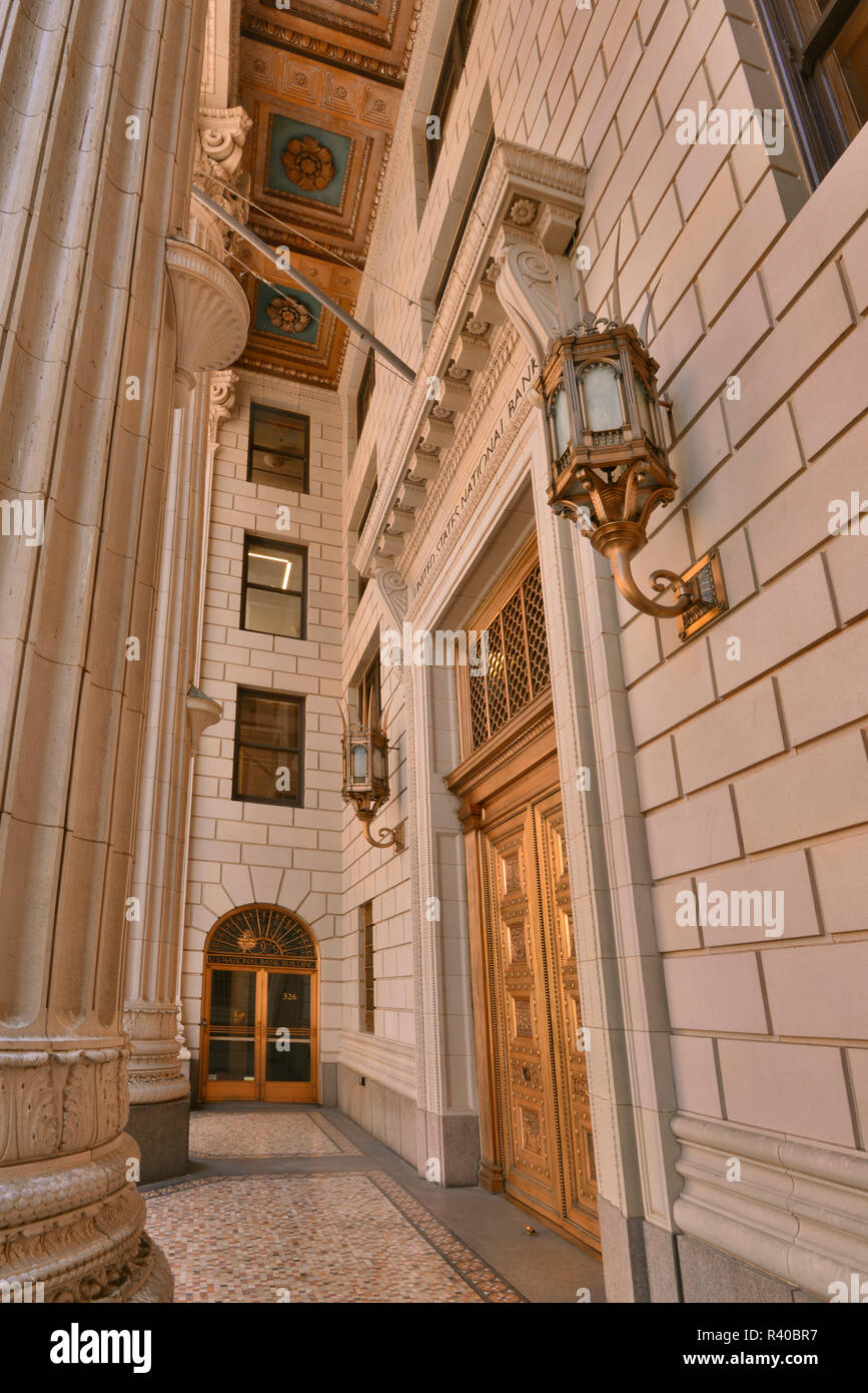 USA (Oregon, Portland. Les portes de la Banque nationale des États-Unis. En tant que crédit : Steve Terrill / Jaynes Gallery / DanitaDelimont.com Banque D'Images