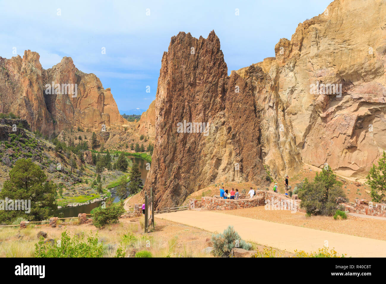 USA (Oregon), Redmond, Terrebonne. Smith Rock State Park. La rivière Crooked. High Desert. Les roches et les falaises de basalte. Banque D'Images