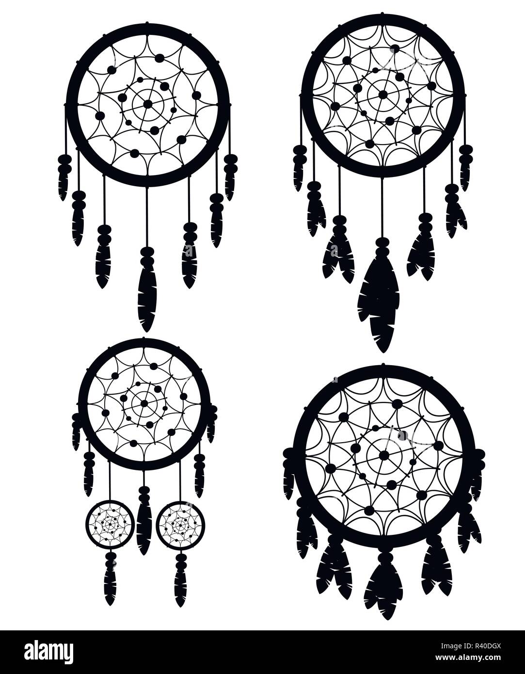 Silhouette noire. Ensemble de quatre Dreamcatcher Native American Indian talisman. Design Tribal. Item magique avec des plumes. Style à la mode télévision talisman. Illustration de Vecteur