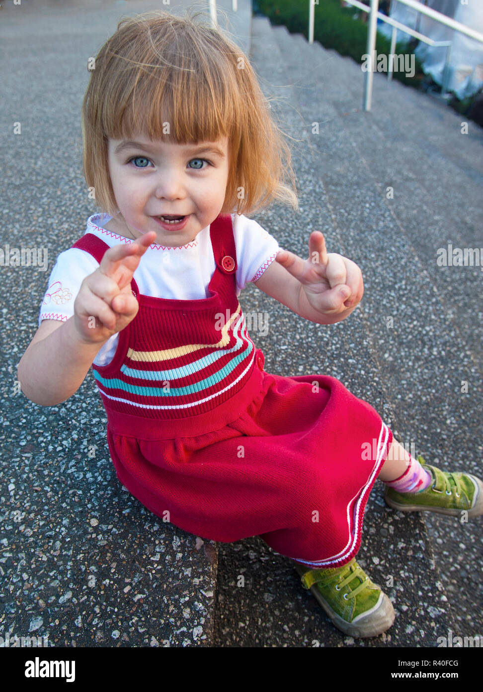 Petite fille à Farmers Market, Minneapolis (MR) Banque D'Images