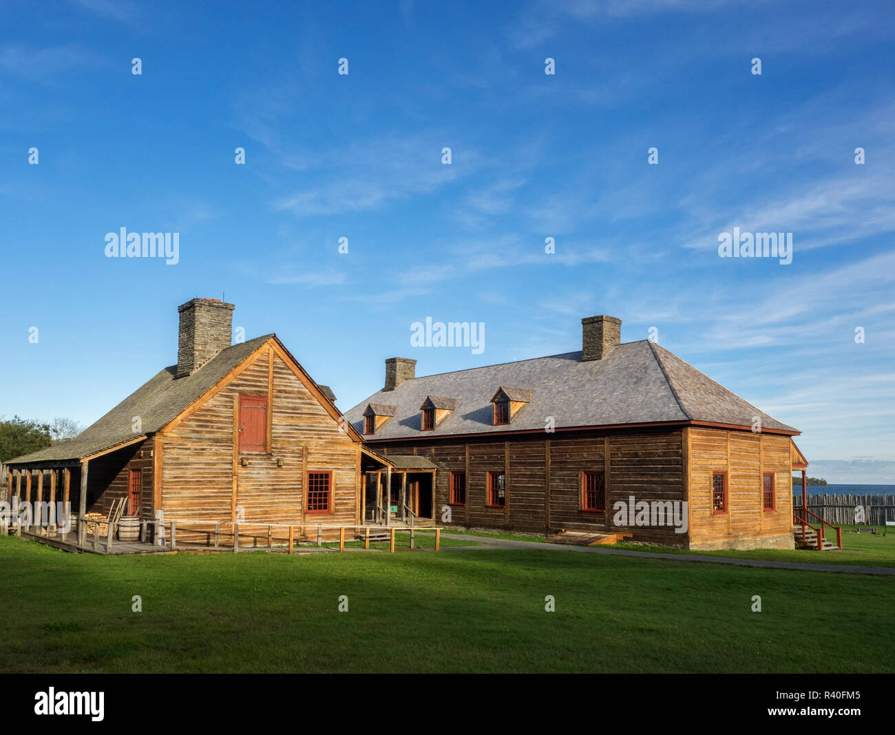 Le Minnesota, le Grand Portage National Monument, North West Company siège commercial, 1784-1803, avec la grande salle et cuisine Banque D'Images