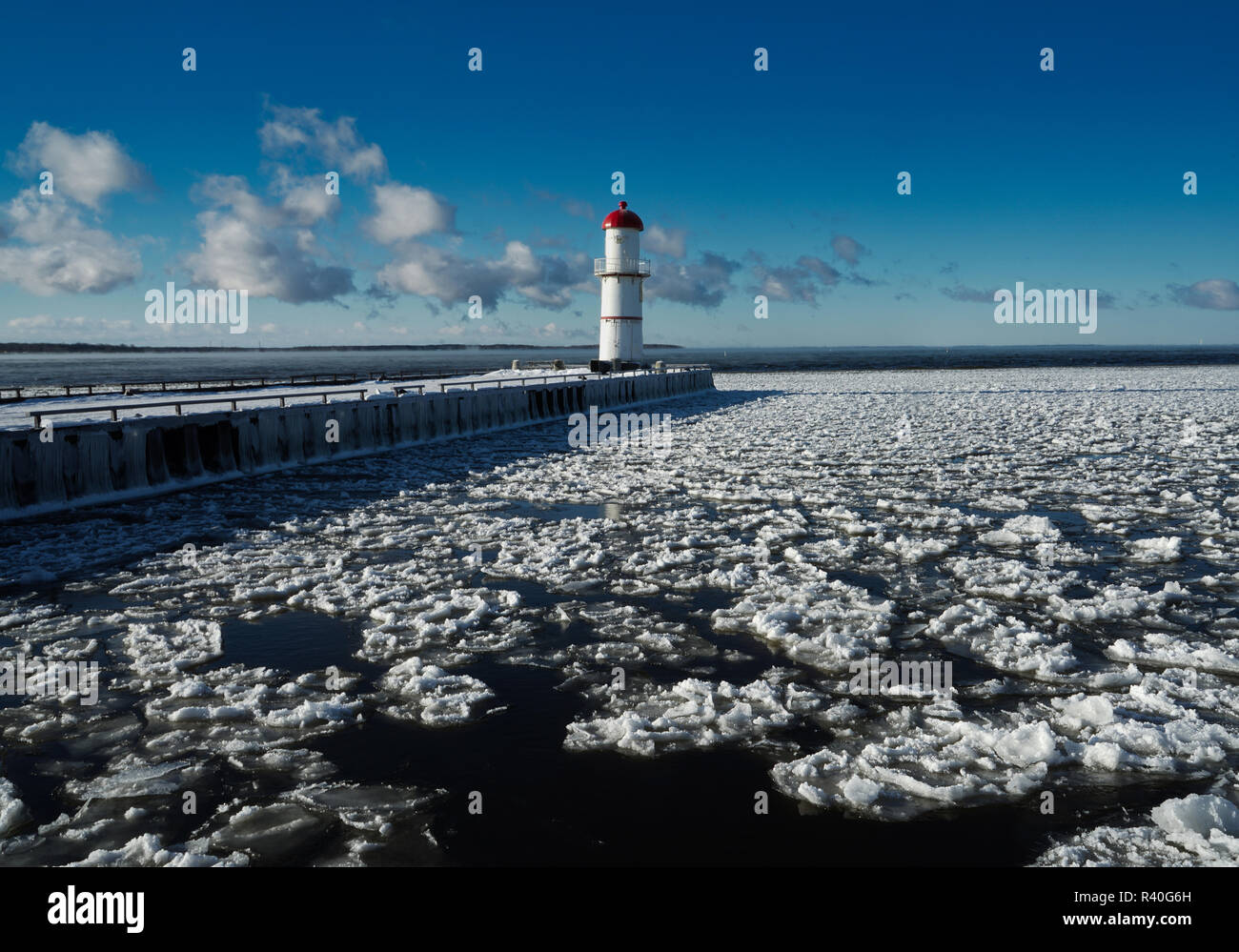 Montréal,Canada,22,novembre 2018.marqueur rivage pier en hiver. Credit:Mario Beauregard/Alamy Live News Banque D'Images