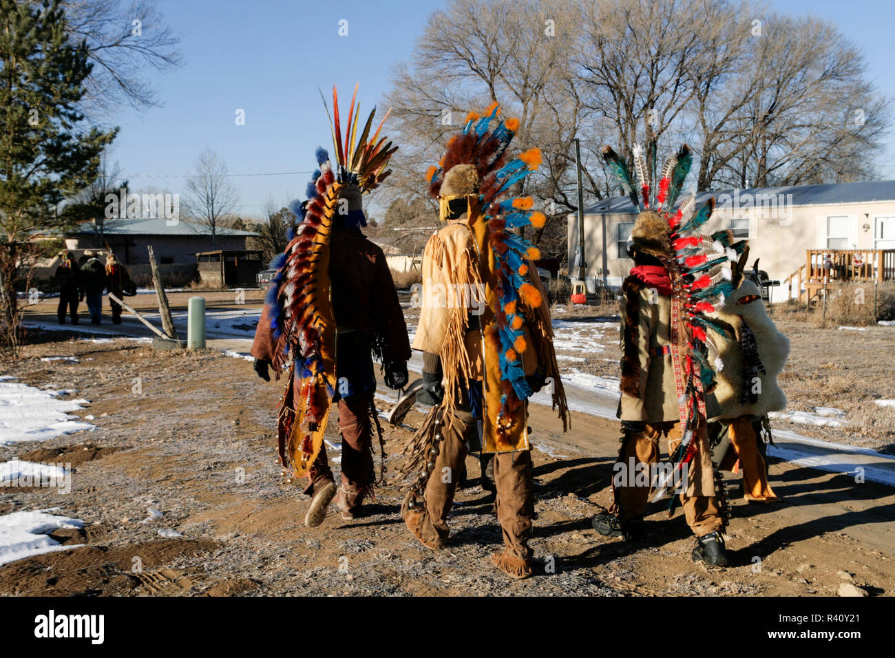 Les membres d'une tribu amérindienne habillé en costume traditionnel, Nouveau Mexique Banque D'Images