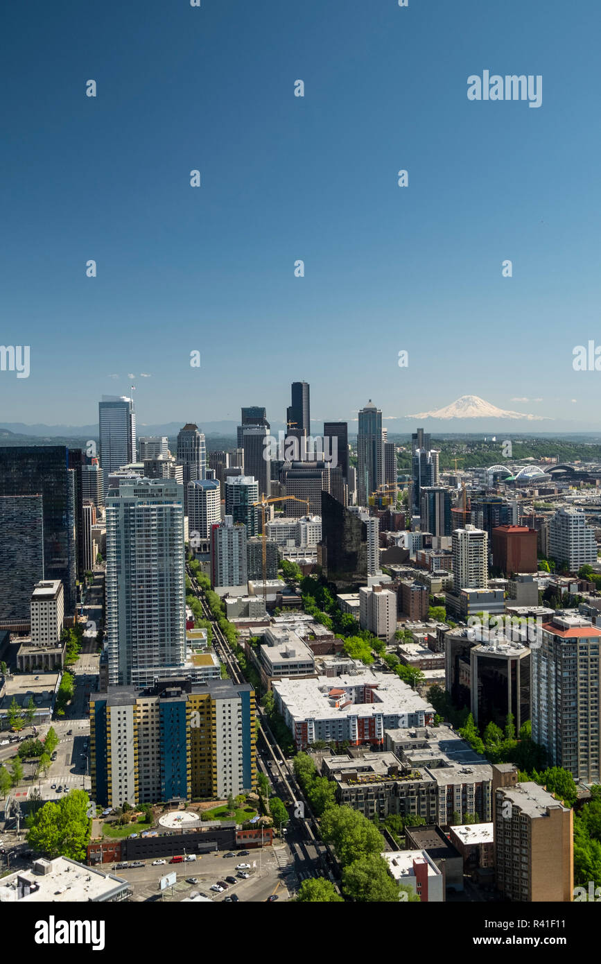 USA, l'État de Washington, de la Space Needle de Seattle par temps clair. Banque D'Images