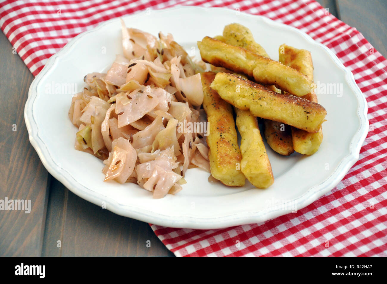 Schupfnudeln - pomme de terre en forme de doigt allemand noodles Banque D'Images