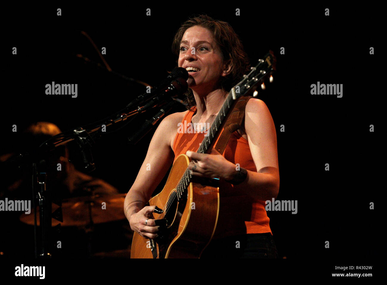 POUGHKEEPSIE, NY - 06 OCTOBRE : Ani DiFranco joue sur la scène à l'Opéra Bardavon 1869 le 6 octobre 2017 à Poughkeepsie, New York. (Photo par Steve Mack/S.D. Mack Photos) Banque D'Images